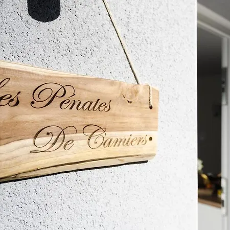 Les Penates De קאמייר