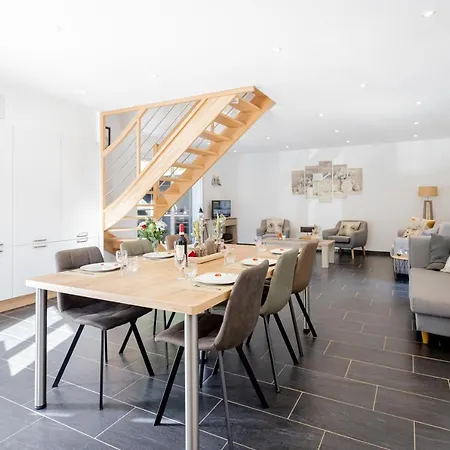 Les Penates De קאמייר